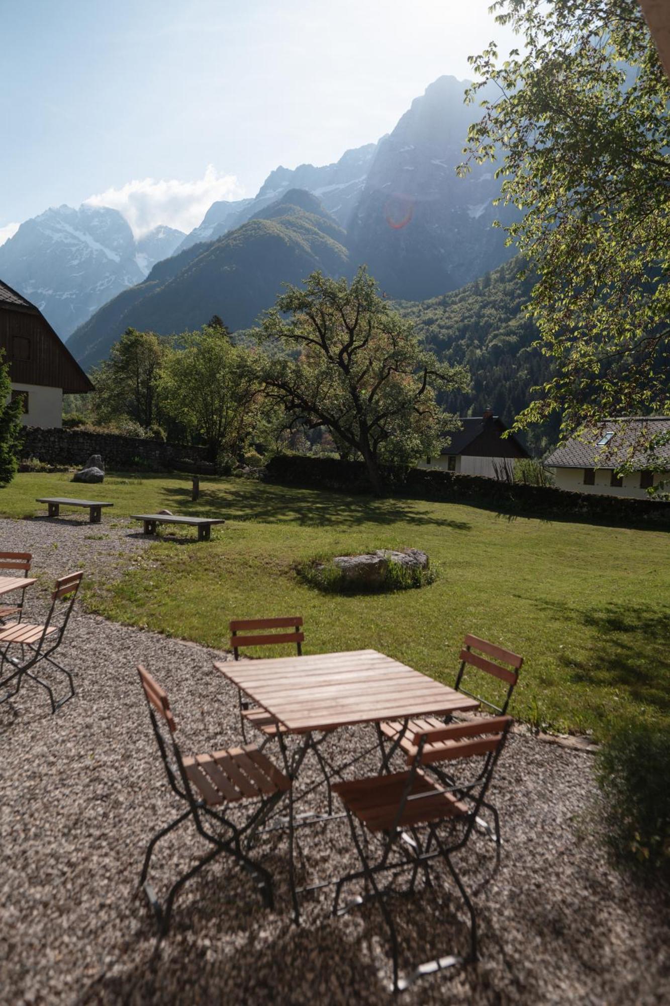 Gorska Roza Acomodação com café da manhã Log pod Mangartom Exterior foto