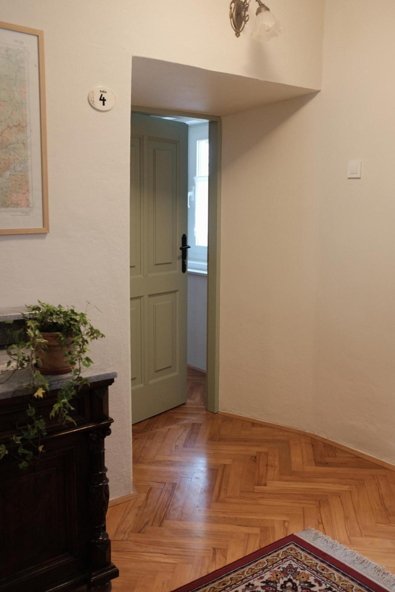 Gorska Roza Acomodação com café da manhã Log pod Mangartom Exterior foto